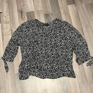 Jones New York Black and White Floral Blouse